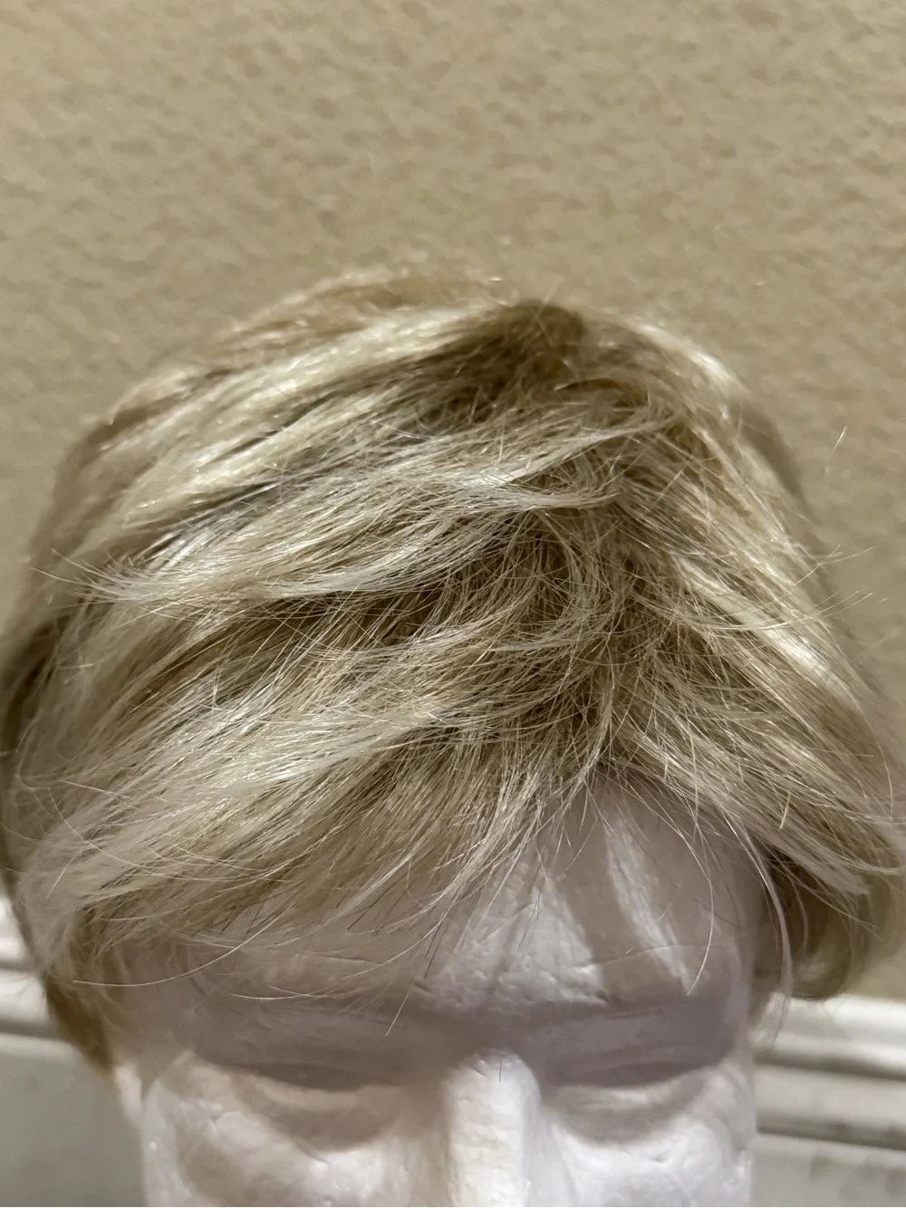 Raquel Welch Glazed Vanilla Short Synthetic Hairpiece - Light Blonde